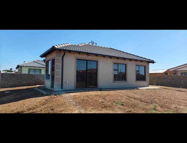 2 BEDROOM HOUSE FOR SALE IN VANDERBIJLPARK CW 5